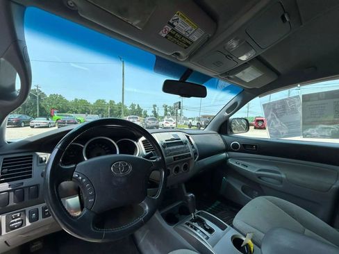 Used 2011 Toyota Tacoma PreRunner image 18