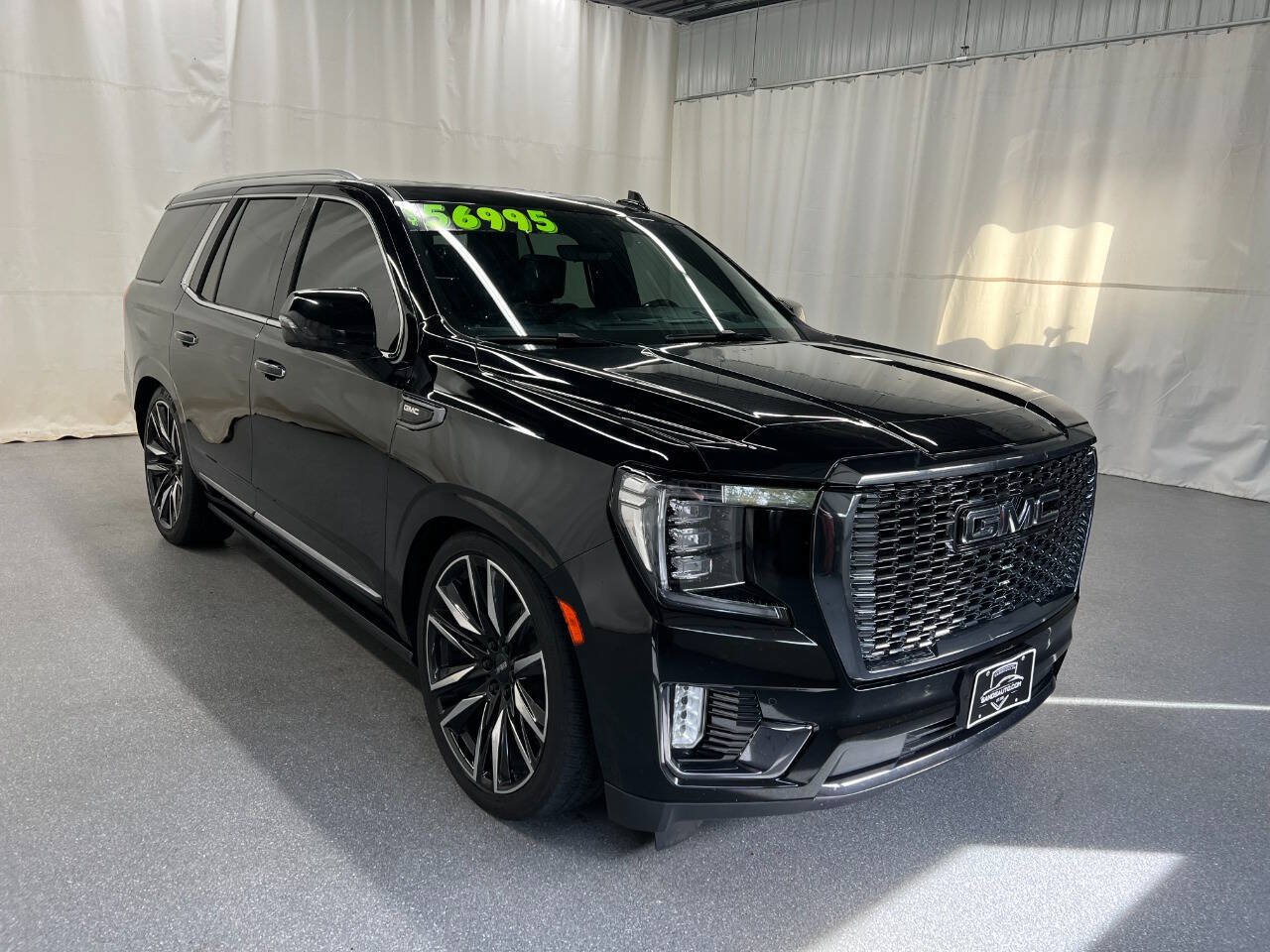 Used 2023 GMC Yukon Denali Ultimate AWD/4WD image 3