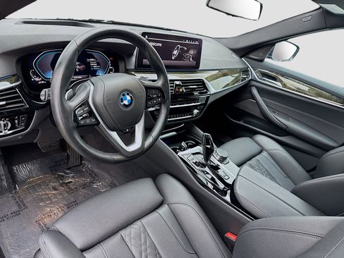 Used 2023 BMW 530e w/ Premium Package image 7