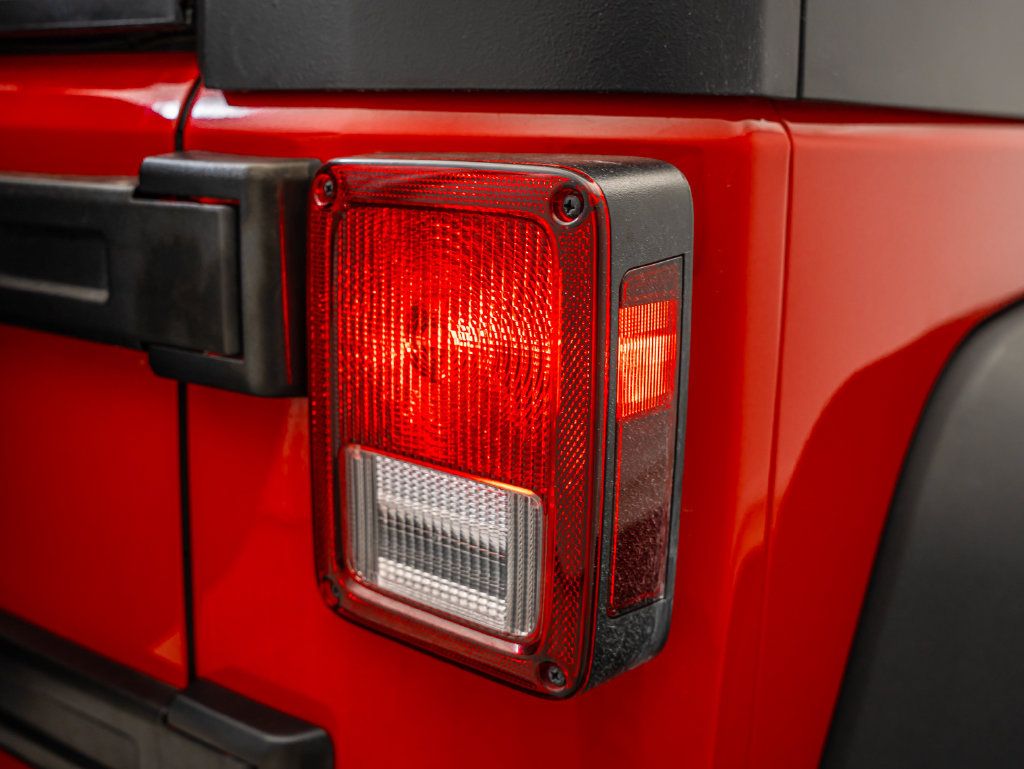 Used 2008 Jeep Wrangler Rubicon w/ Dual Top Group AWD/4WD image 9