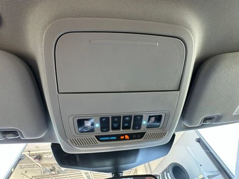 Used 2023 Ford Explorer XLT w/ Equipment Group 202A RWD image 31