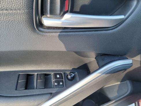 Used 2023 Toyota Corolla Cross XLE image 11