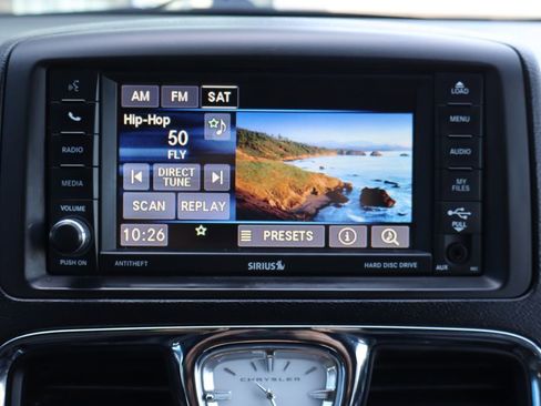 Used 2015 Chrysler Town & Country S w/ Driver Convenience Group FWD image 10