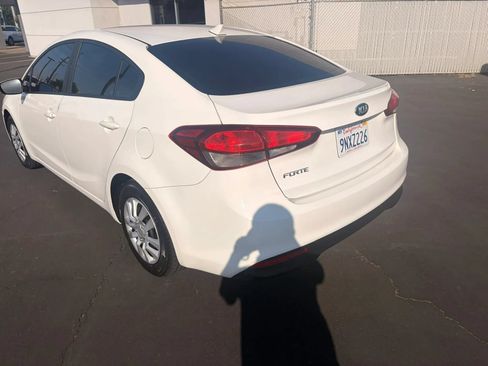 Used 2017 Kia Forte LX FWD image 5