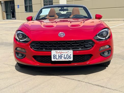 Used 2019 FIAT 124 Spider Lusso w/ Visibility Group image 2