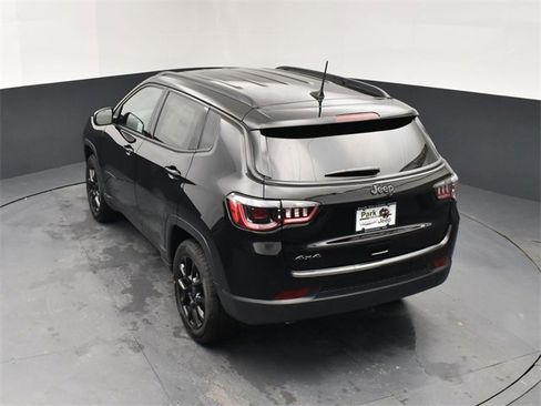 New 2026 Jeep Compass Latitude image 16
