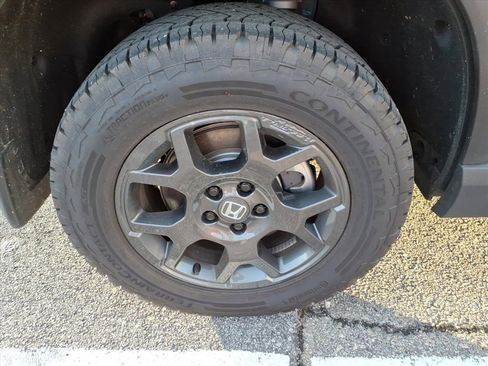 Used 2025 Honda Pilot TrailSport image 12