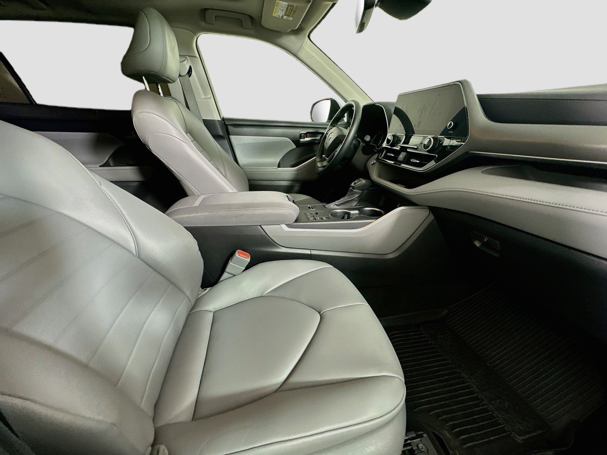 Used 2023 Toyota Highlander XLE FWD image 31