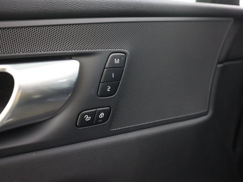 Used 2023 Volvo XC60 B5 Plus w/ Climate Package image 40