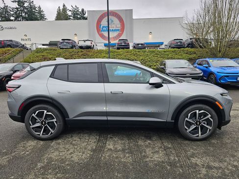 New 2026 Chevrolet Equinox EV LT image 4