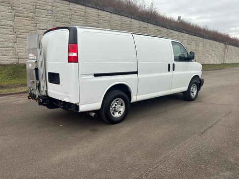 Used 2019 Chevrolet Express 3500 w/ Driver Convenience Package RWD image 9
