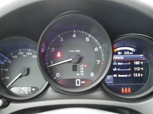 Used 2025 Porsche Macan image 18