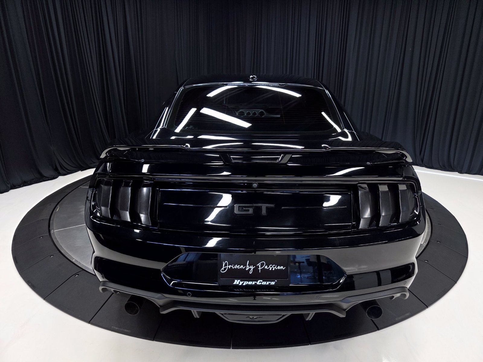 Used 2018 Ford Mustang GT Premium w/ GT Performance Package RWD image 12