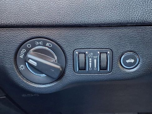 Used 2019 Chrysler 300 Touring L w/ Quick Order Package 22F image 27