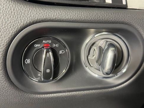 Certified 2026 Porsche Macan AWD/4WD image 35