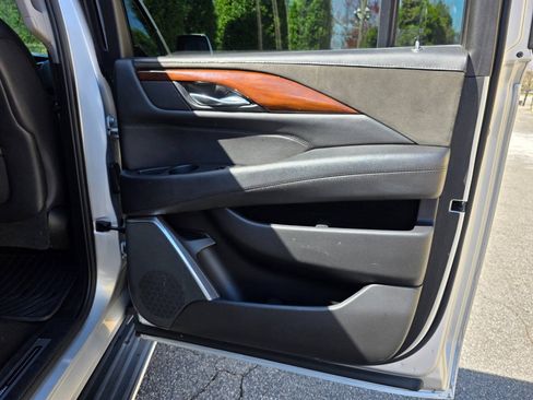 Used 2019 Cadillac Escalade ESV Luxury AWD/4WD image 40