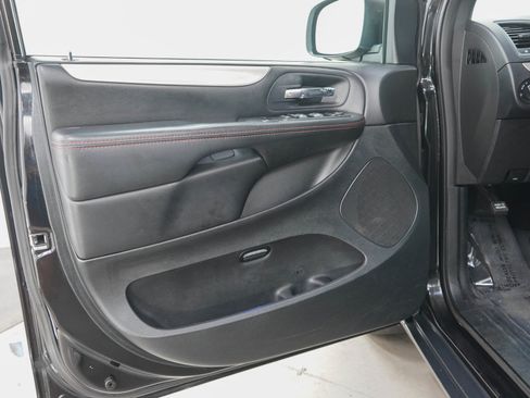 Used 2016 Dodge Grand Caravan R/T FWD image 19