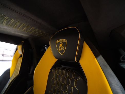 Used 2024 Lamborghini Revuelto AWD/4WD image 35