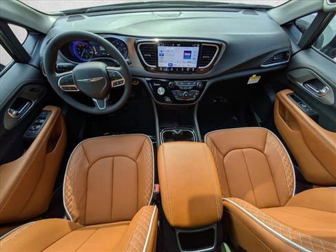 New 2026 Chrysler Pacifica Pinnacle image 3