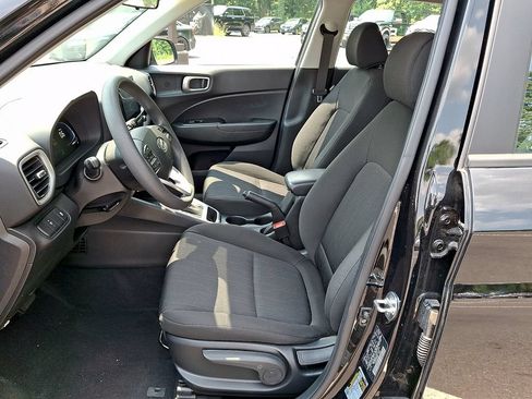 Certified 2024 Hyundai Venue SE FWD image 20