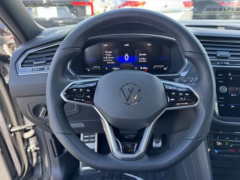 Used 2024 Volkswagen Tiguan SE R-Line image 20