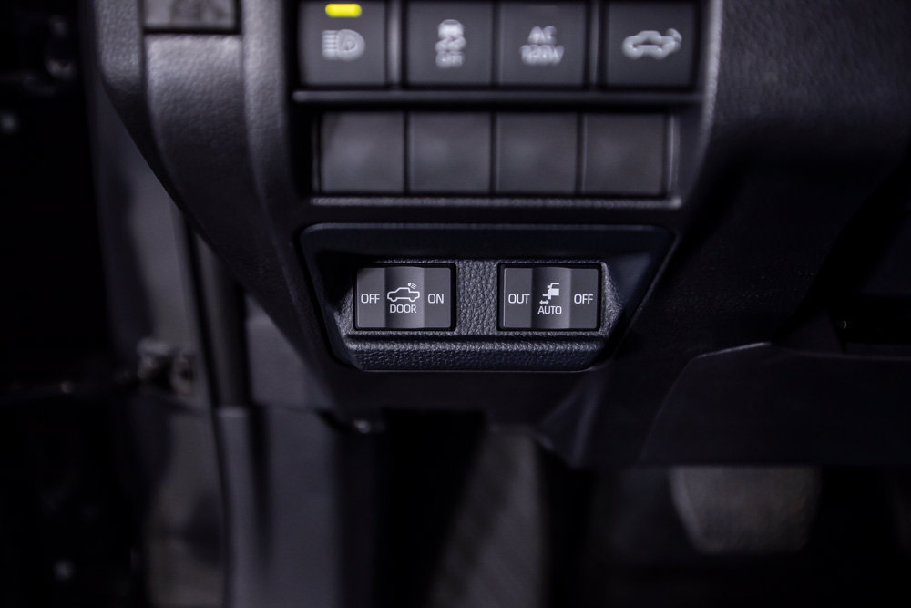 Used 2025 Toyota Tacoma Limited AWD/4WD image 38