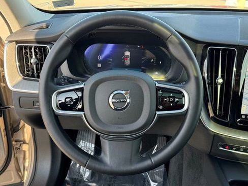 Used 2025 Volvo XC60 B5 Plus image 23