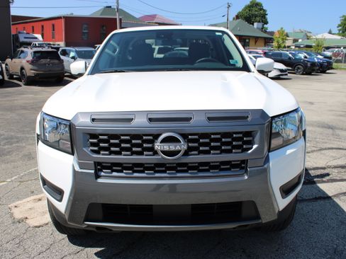 Certified 2025 Nissan Frontier SV AWD/4WD image 9