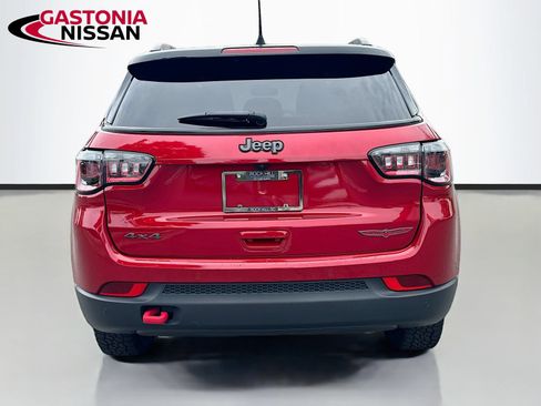 Used 2025 Jeep Compass Trailhawk AWD/4WD image 7
