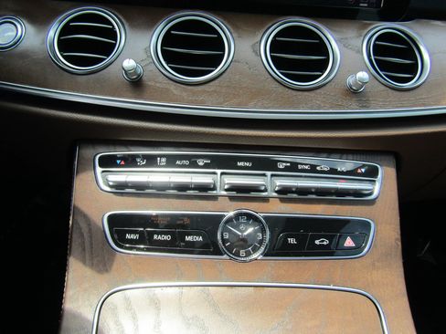 Used 2018 Mercedes-Benz E 300 4MATIC w/ Premium 1 Package image 22