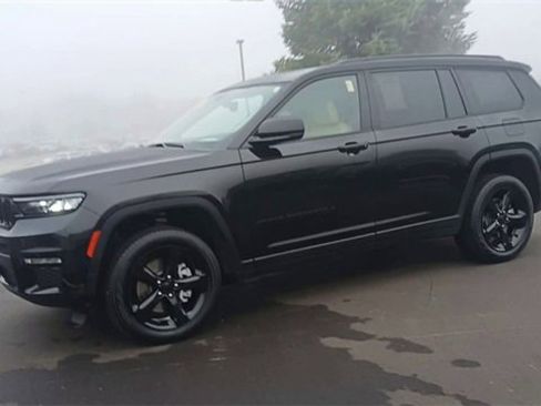 Used 2024 Jeep Grand Cherokee L Limited w/ Black Appearance Package image 7