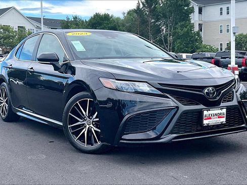 Used 2023 Toyota Camry SE w/ Audio Upgrade Package FWD image 2