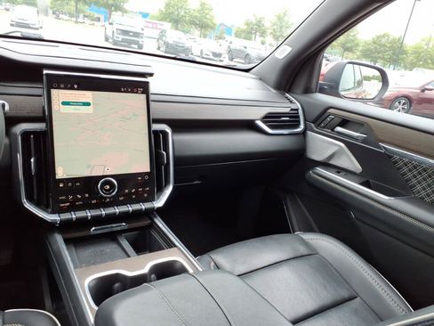 Used 2024 GMC Acadia Denali w/ Super Cruise Package FWD image 19
