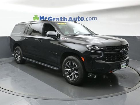 Used 2023 Chevrolet Suburban Z71 w/ Luxury Package image 2