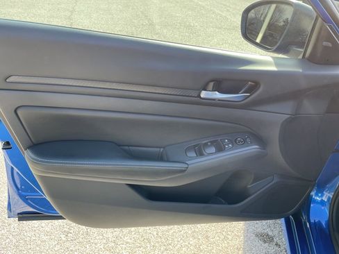 Used 2025 Nissan Altima 2.5 SV image 5