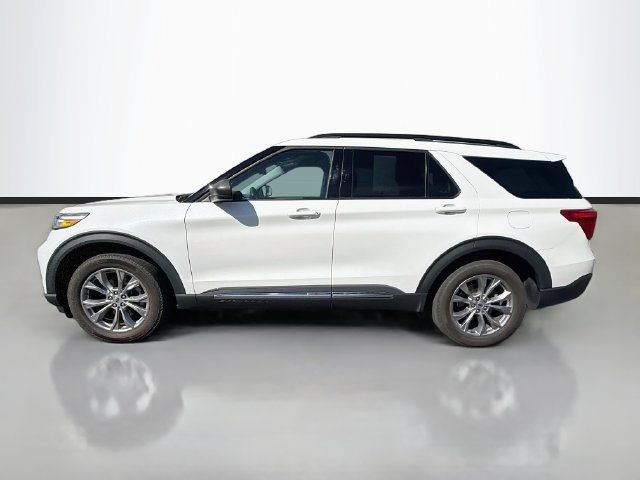 Used 2022 Ford Explorer XLT w/ Equipment Group 202A AWD/4WD image 4