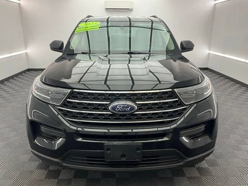 Used 2023 Ford Explorer XLT AWD/4WD image 2