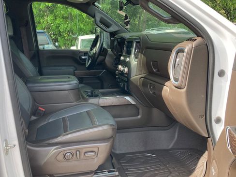 Used 2022 GMC Sierra 3500 Denali w/ Denali Ultimate Package image 16