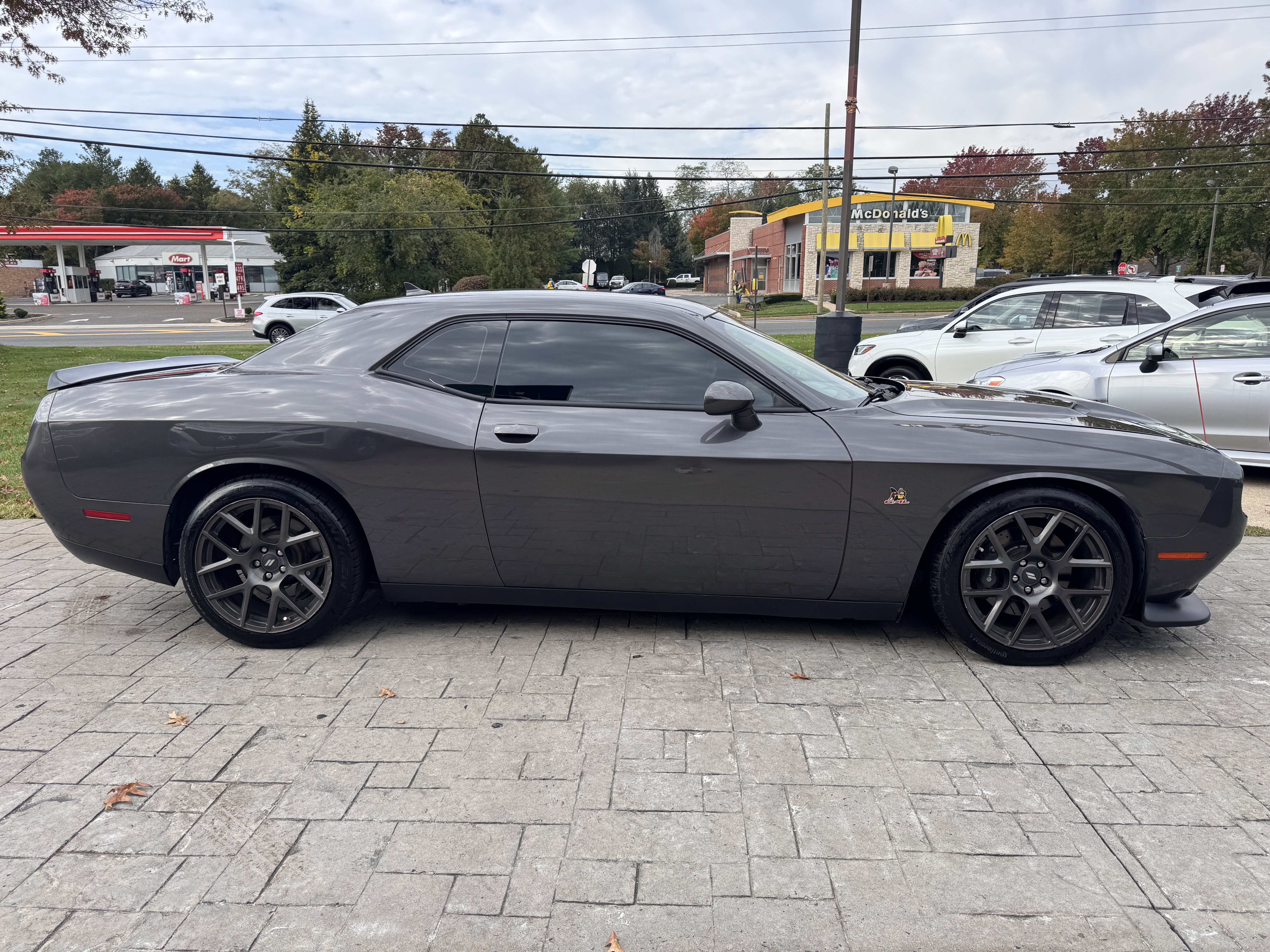 Used 2018 Dodge Challenger R/T Scat Pack w/ Leather Interior Group RWD image 14