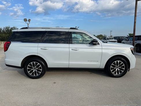Used 2025 Ford Expedition Platinum AWD/4WD image 4