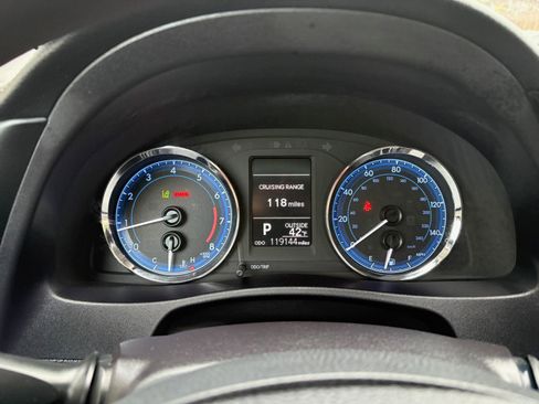 Used 2018 Toyota Corolla LE image 35