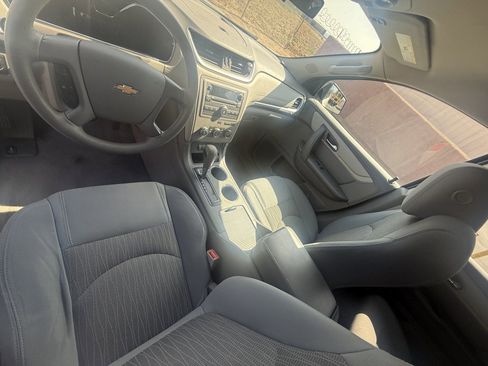Used 2015 Chevrolet Traverse LS image 11