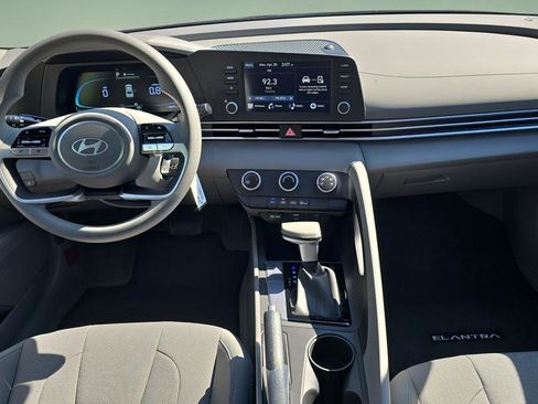 New 2026 Hyundai Elantra SE FWD image 18