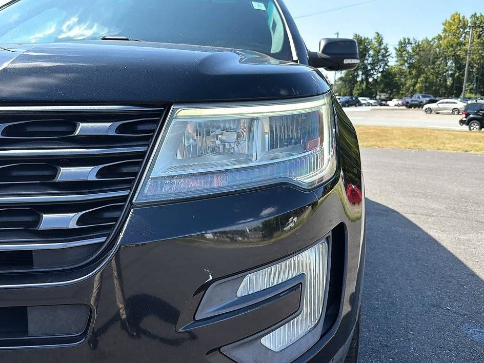 Used 2017 Ford Explorer XLT w/ Equipment Group 202A FWD image 21