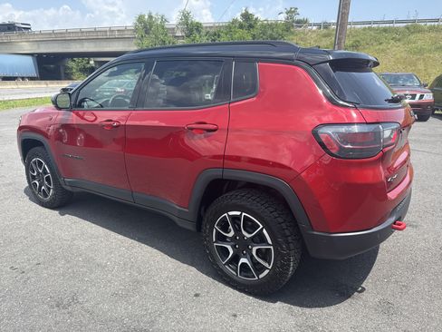 Used 2024 Jeep Compass Trailhawk w/ Trailhawk Elite Group AWD/4WD image 6