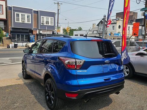 Used 2017 Ford Escape SE w/ SE Sport Appearance Package FWD image 3
