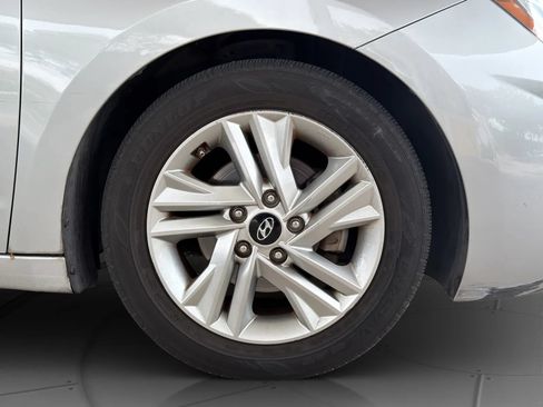 Used 2020 Hyundai Elantra SEL FWD image 23