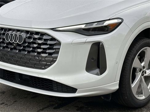 Certified 2025 Audi Q5 2.0T Premium Plus w/ Premium Plus image 8