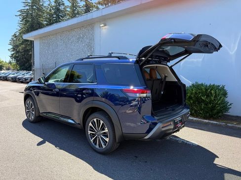 New 2026 Nissan Pathfinder Platinum w/ Cargo Package AWD/4WD image 10