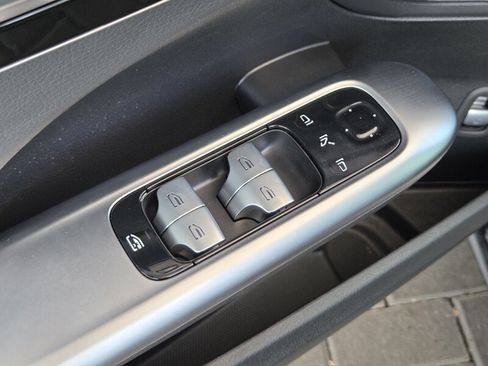 Used 2022 Mercedes-Benz C 300 Sedan image 24